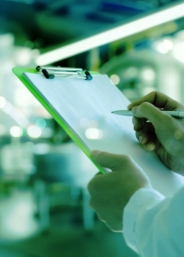 Qualitätsprüfung in der Produktion mit digitaler Prüfdokumentation im integrierten CAQ-System von SAP QM.