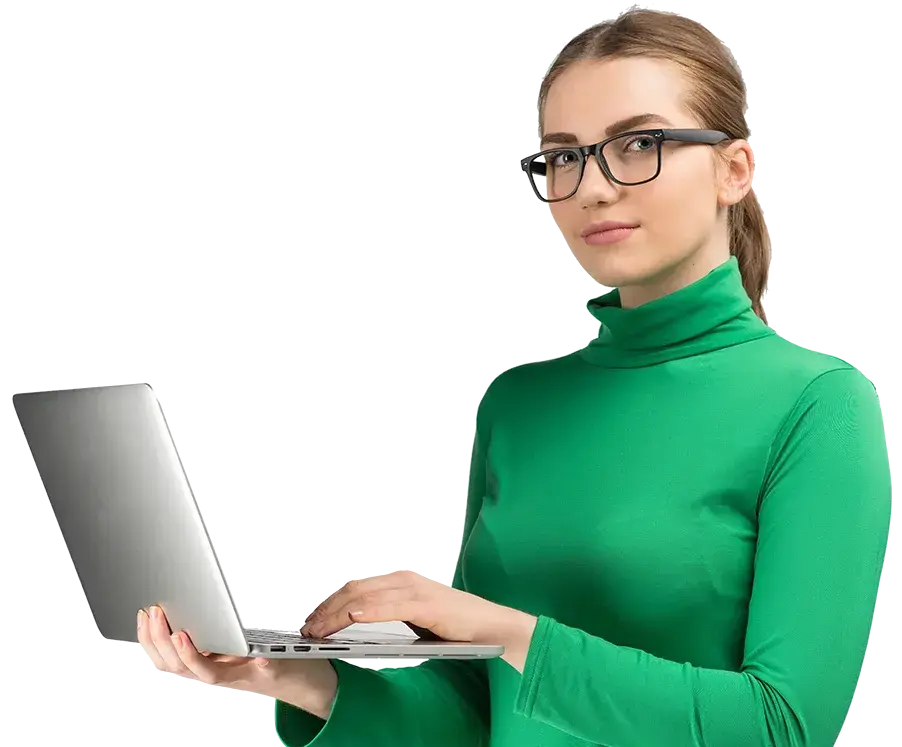 Beraterin arbeitet am Laptop – Symbol für SAP, GxP Compliance und digitale Transformation in der Life Sciences Industrie