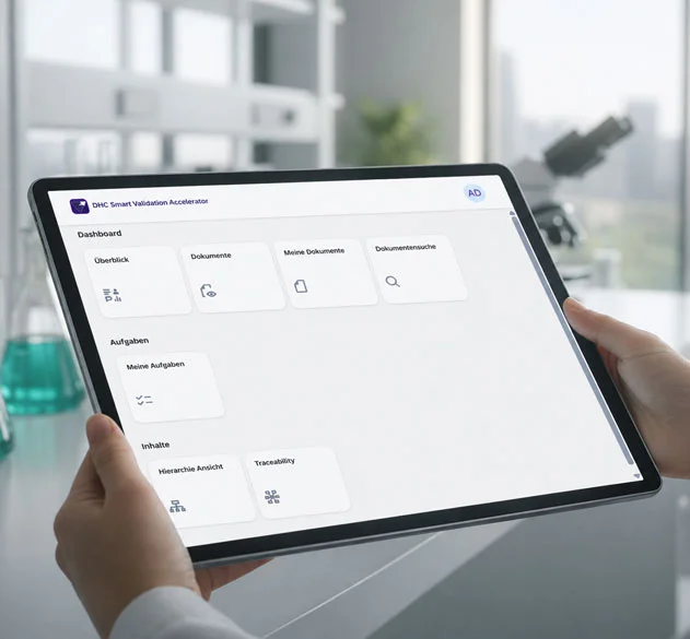 Tablet mit SAP-ähnlicher Oberfläche im Laborumfeld als Symbol für digitale Validierungsdokumentation und automatisierte Computersystemvalidierung