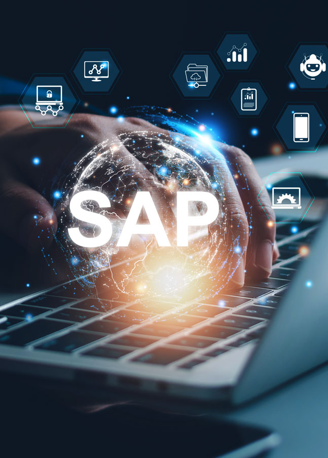 Laptop mit SAP-Datenvisualisierung als Beispiel für S/4HANA Brownfield-Transformation.